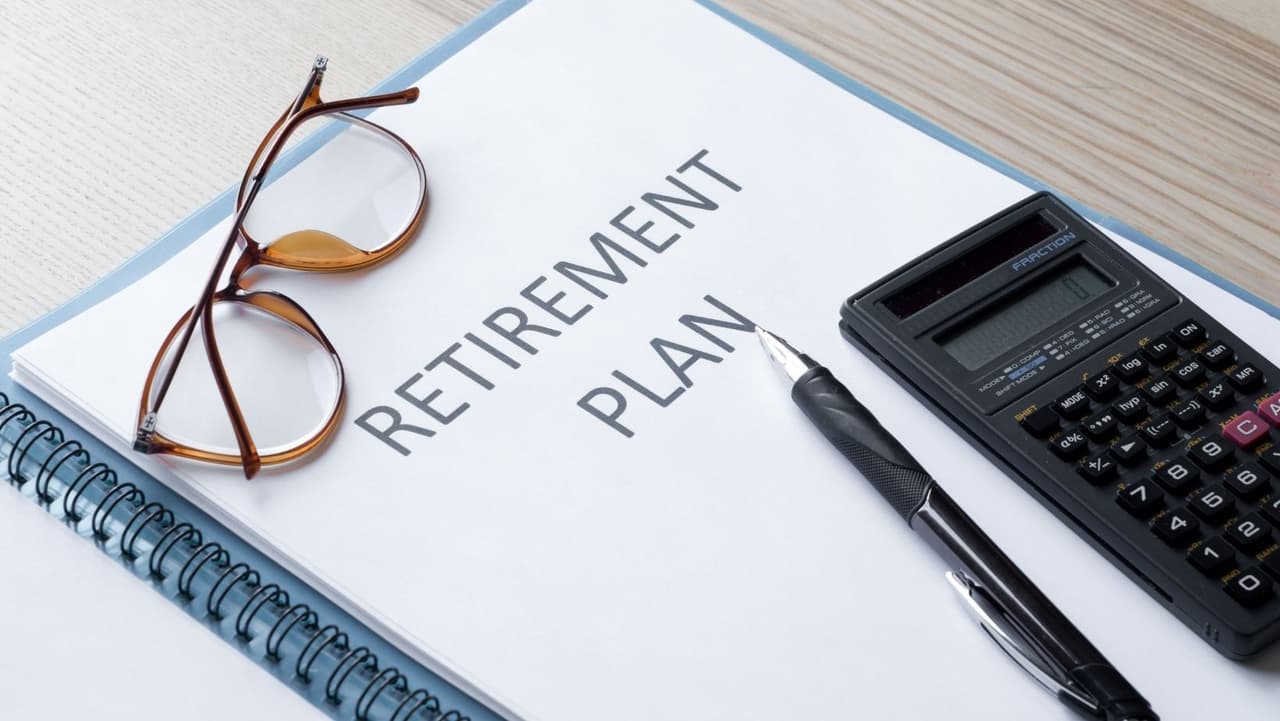 <b>Responsabilidades fiscales</b>: Está trabajando bajo una deuda estimada de $ 67 mil millones en sus
<b>dos grandes sistemas de pensiones</b> del sector público durante los próximos 30 años, un costo que está absorbiendo alrededor de $ 3.5 mil millones de los dólares operativos del año fiscal actual, o el 10%.