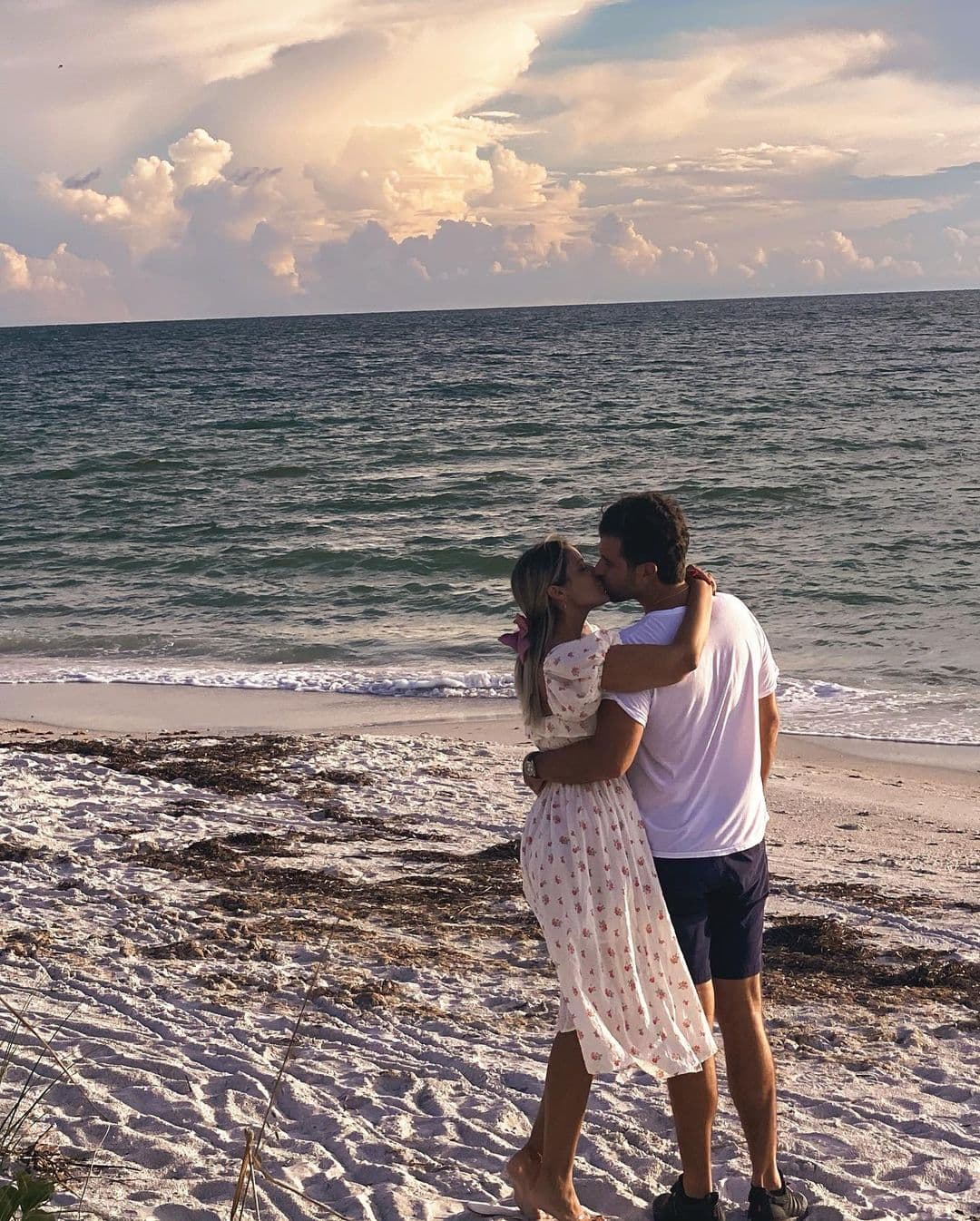 "Dándole la bienvenida a marzo mes de nuestro aniversario de bodas. Ricardo Casanova, gracias por tanto amor del bueno", señaló Aleyda a principios del mes.