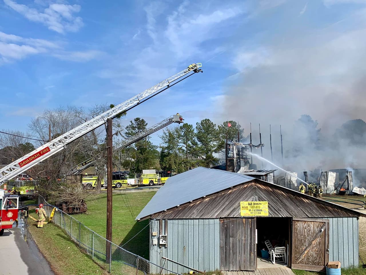 Los bomberos estiman que el primer camión llegó unos dos minutos después de la llamada inicial.