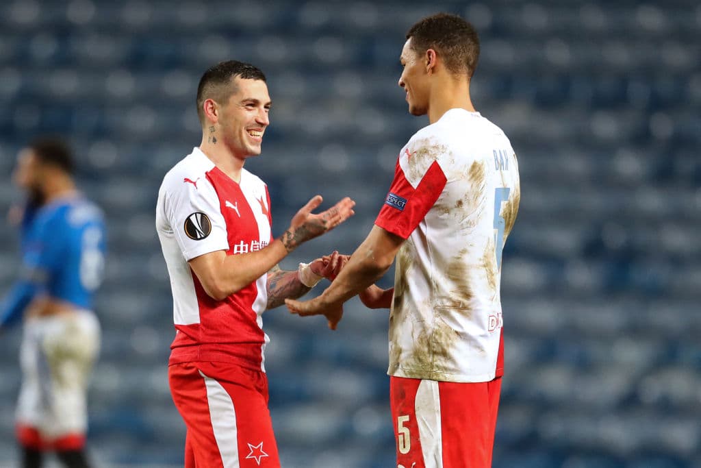 Slavia Praga avanza a Cuartos tras vencer 0-2 al Rangers en la vuelta de la serie para dejar el global 1-3.