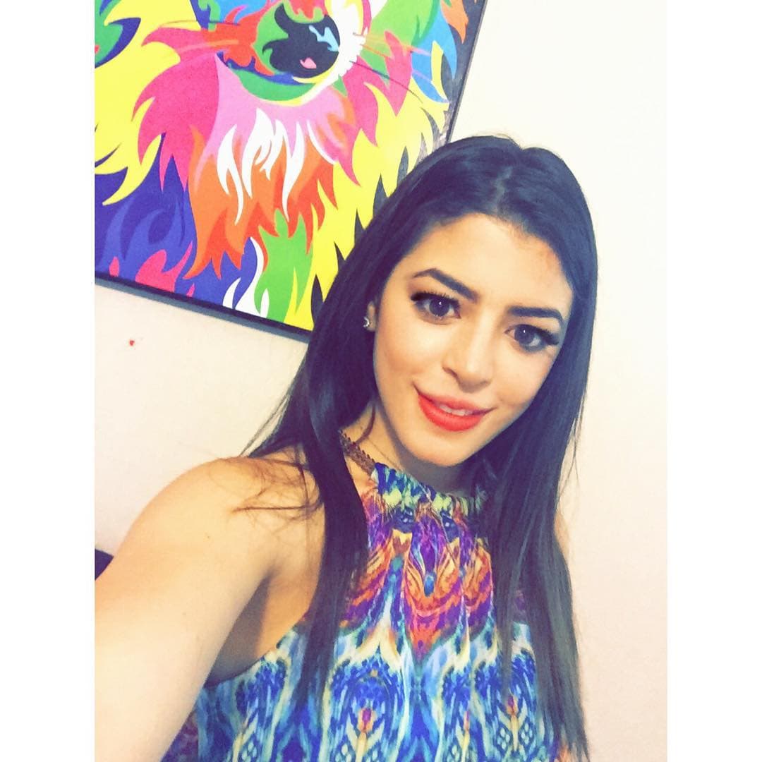 Marian es más extrovertida y coqueta que su hermana Mariel.