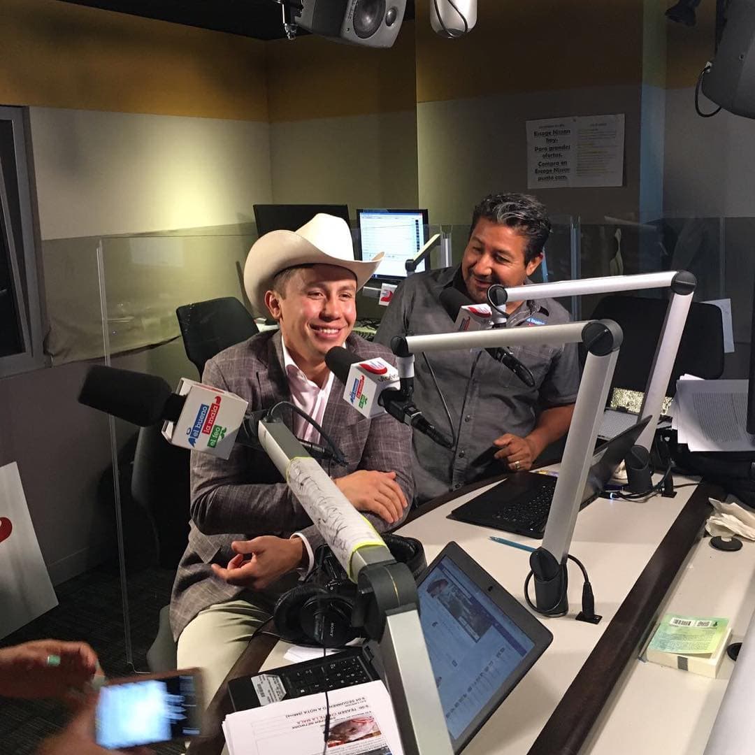 Golovkin con El Feo durante su visita por el show de El Bueno, La Mala y El Feo.