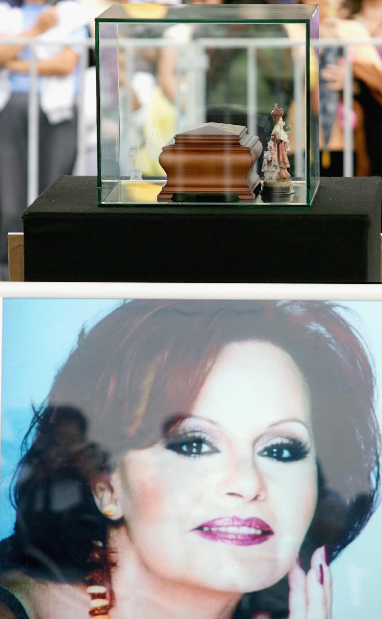 Parte de sus cenizas permanecen en España y también en la Basílica de Guadalupe, en México, por voluntad de la familia.