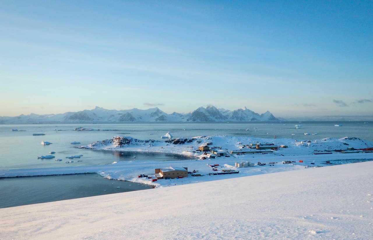 El derretimiento del hielo en la Antártida elevará 2.5 metros el nivel del mar, afirman científicos