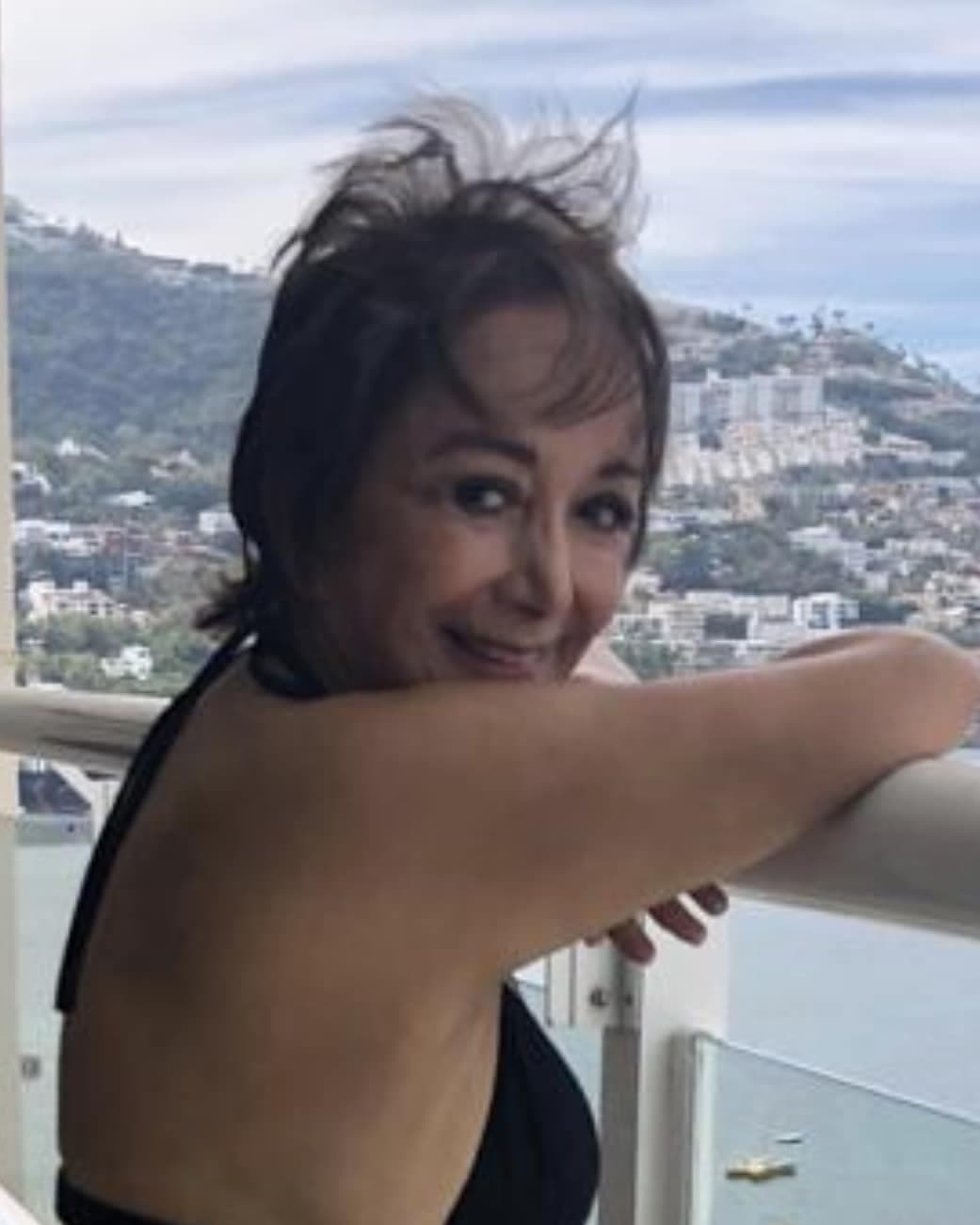 En otra foto que compartió con sus seguidores, escribió: “Disfrutando de la naturaleza con mi familia. Casi ocho meses de no estar todos juntos”.