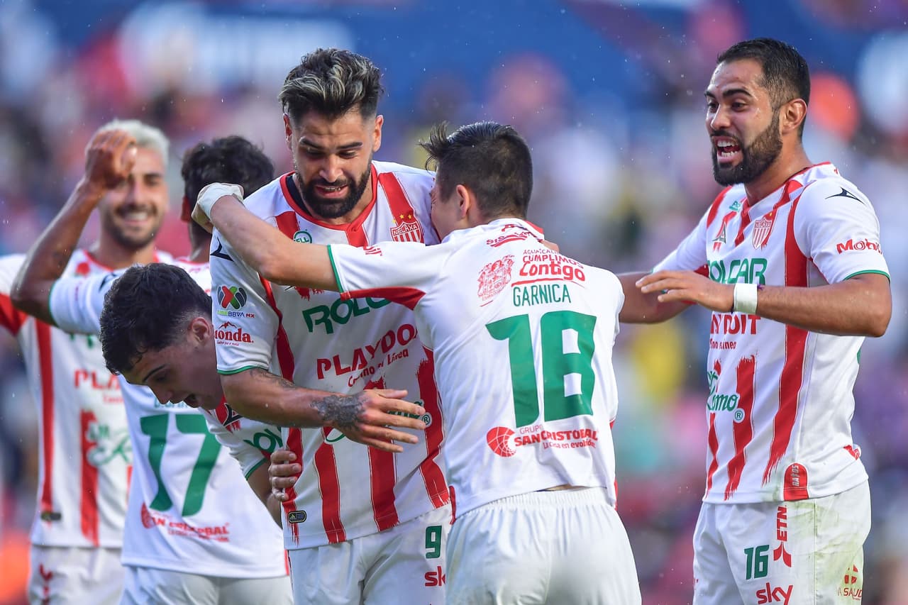 Necaxa toma rumbo en el Apertura 2022 y ahora le pegó a un Pachuca que ya suma tres partidos sin ganar en una descarga eléctrica que le vale para tres puntos muy importantes en el torneo gracias a los goles de Garnica y Giménez.