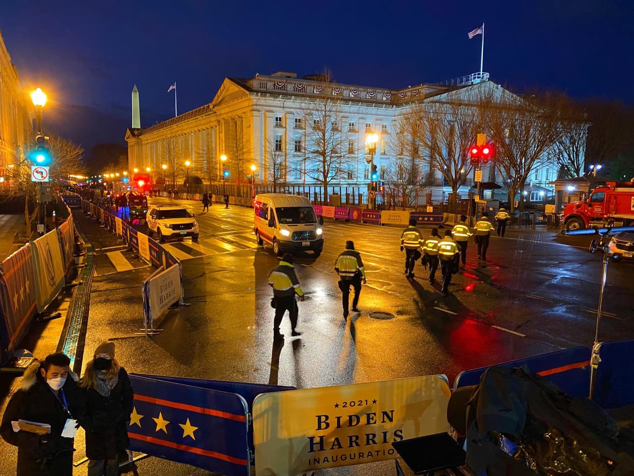 Así amaneció el centro de Washington DC el 20 de enero.
<a href="https://www.univision.com/temas/donald-trump"><u>Donald Trump</u></a> partirá de la mansión presidencial en la mañana y luego Joe Biden será juramentado como presidente al mediodía frente al capitolio.