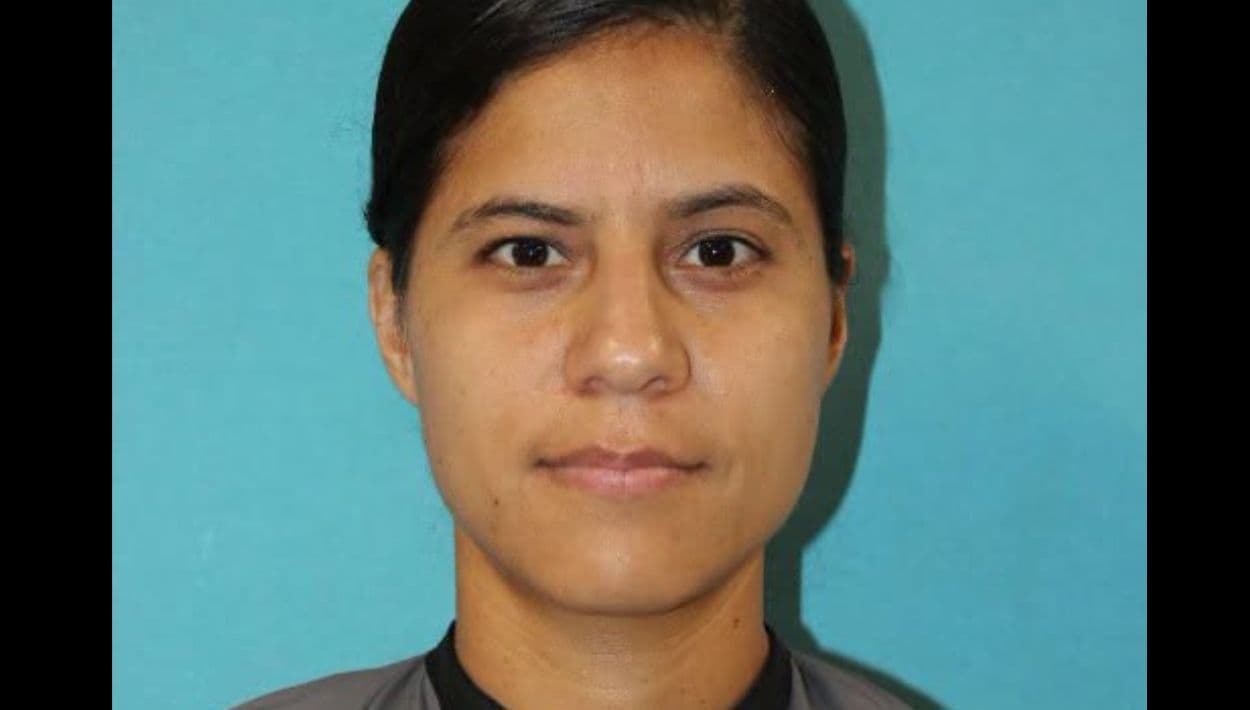 Maestra de Texas enfrenta nuevos cargos tras descubrirse mensajes con una alumna de 16 años