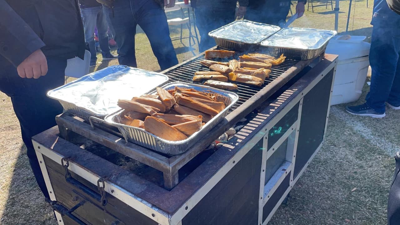 También preparan una tamaliza a la parrilla para celebrar el encuentro de la NFL y el Thanksgiving. Los fans vienen o son originarios de Reynosa, McAllen, Monterrey y Matamoros.