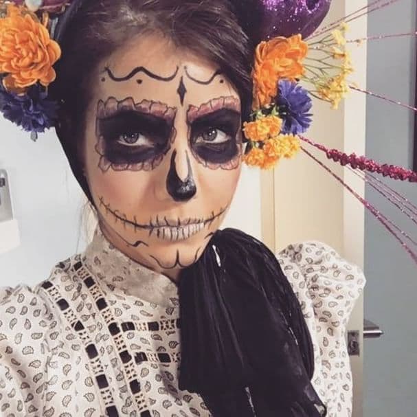 Además de la actuación, también es modelo y ha participado en grabaciones de videos musicales como 'Te quiero mucho' de Río Roma.