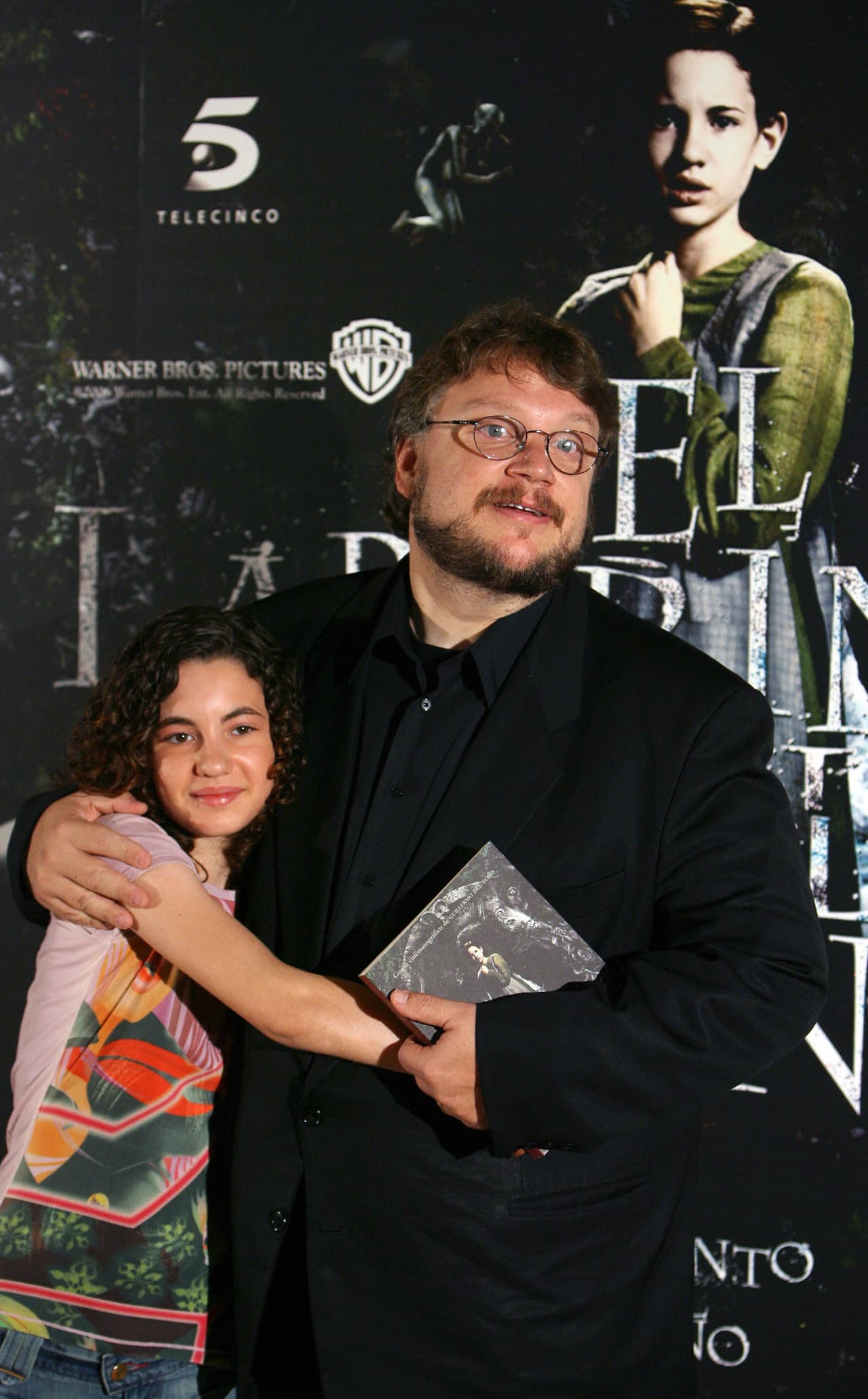 <b><a href="http://www.univision.com/personas-guillermo-del-toro">Guillermo</a></b> escribió y dirigió esta película que fue premiada a nivel mundial, entre ellos obtuvo reconocimientos como tres Oscar (mejor fotografía, dirección artística y mejor maquillaje), tres BAFTA y siete Goya, entre otros.