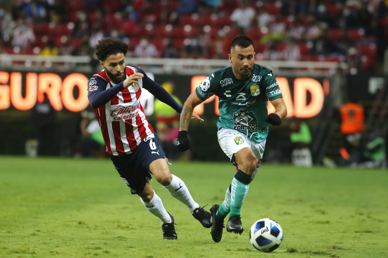 Wiliam Tesillo, Elías Hernández y Santiago Colombattose encargan de batir a Toño Rodríguez, le dan la victoria 0-3 a León sobre Chivas y consiguen mantener su segunda posición en la tabla.