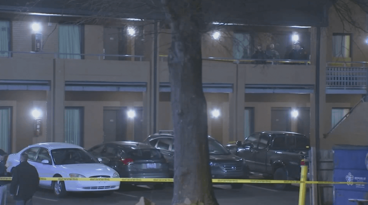 Investigan tiroteo en un motel de Raleigh que dejó 1 muerto y 3 heridos