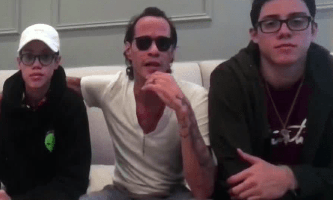 “Estás bailando espectacular, estamos muy orgullosos del gran trabajo que estás haciendo en Mira Quién Baila, pero sobre todo del trabajo que has hecho como madre con estos chiquitines, bueno, no tan chiquitines. Tienes todo para ganar por la fundación de niños de San Juan y por Puerto Rico, que en este momento lo necesitan. Esto te lo llevas y como dicen Cristian y Ryan, tú eres la mía”, afirmó el salsero.