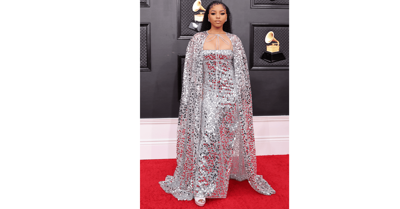 Chloe Bailey en la alfombra roja de los Grammy 2022