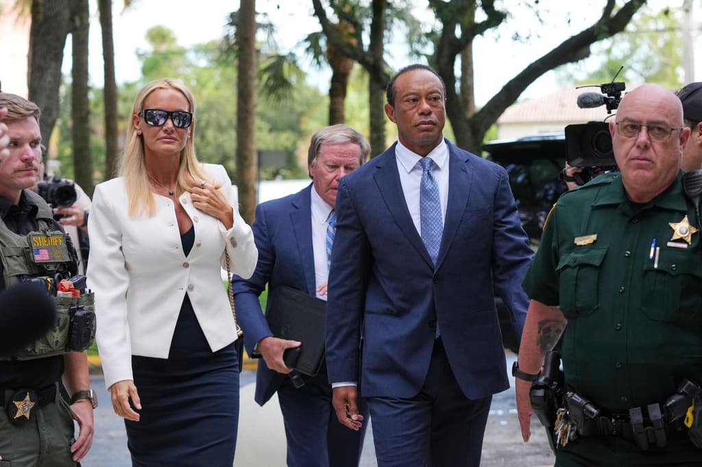 Tiger Woods se declara culpable de un cargo de conducción temeraria por un accidente de vuelco en Florida