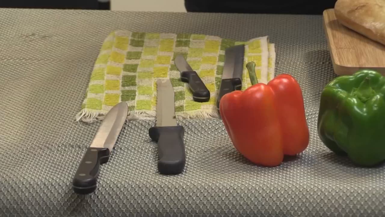 También es importante el buen manejo y posicionamiento de los cuchillos para evitar un accidente.