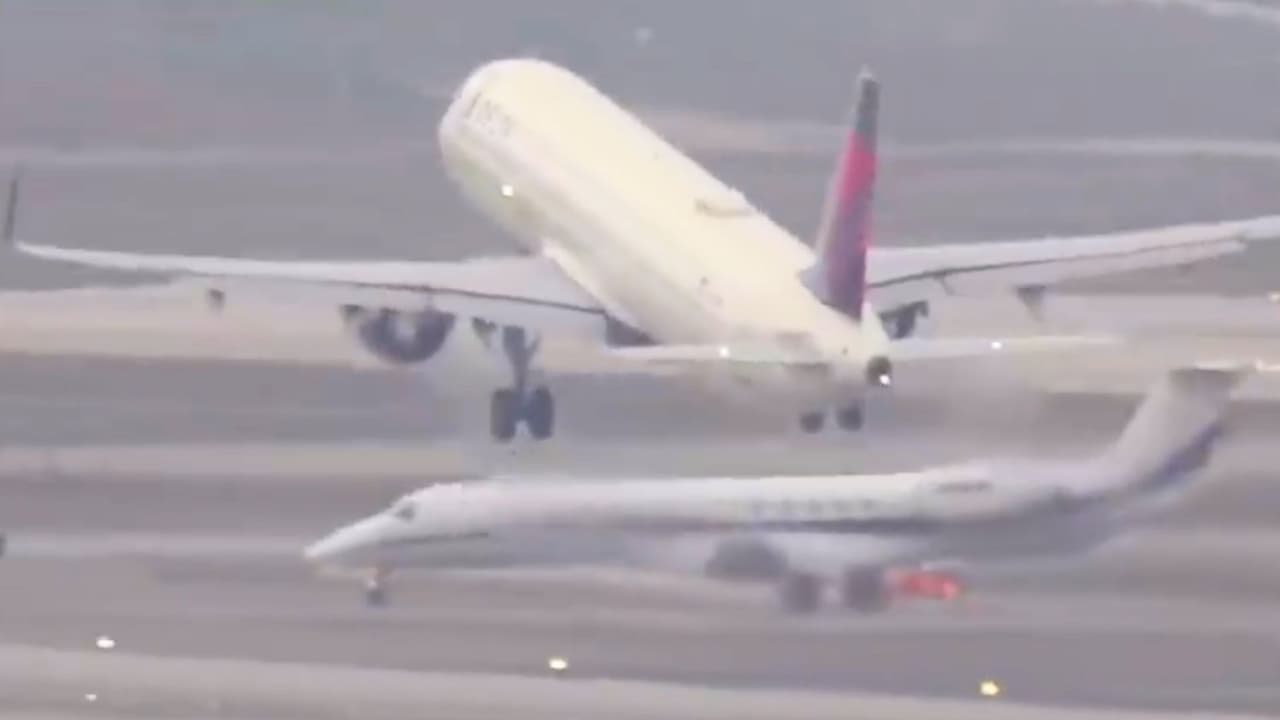 “¡Deténgase, deténgase!”: el grito desesperado de un operador ante dos aviones a punto de chocar en Los Ángeles