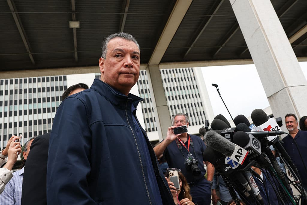 El congresista, primer latino en ocupar una silla en el Senado federal, en sustitución de Kamala Harris, pidió calma y responsabilidad ciudadana: "Hay mucha tensión y ansiedad en todo el país por lo que pueda pasar este sábado (14 de junio). Hacemos un llamado a que las manifestaciones sean, por favor, pacíficas".