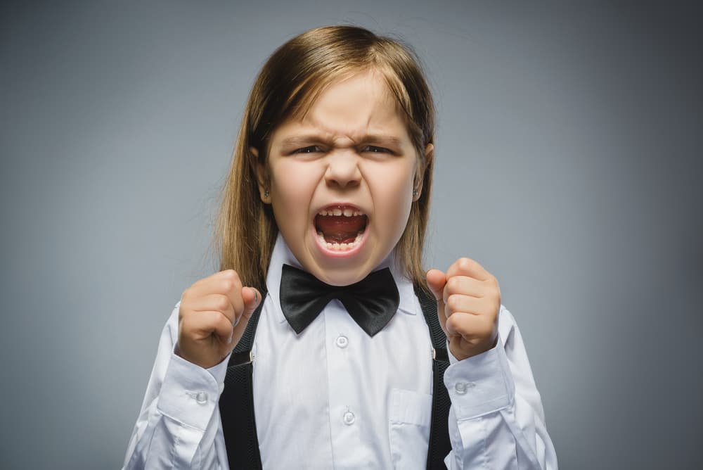 <b>ESCORPIÓN</b>
<br>Buena suerte a sus pobres padres, porque la necesitarán. Como uno de los signos más complejos del Zodiaco, los chicos de Escorpión suelen ser demasiado intensos, orgullosos y extremistas. O son demasiado apasionados, propensos a querer a todos, o se pasan de tercos, berrinchudos y enojones. Su carácter es excesivamente fuerte y retador.