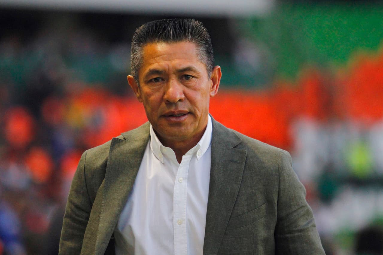 Ignacio Ambriz lucía relajado y confiado en su equipo antes del silbatazo inicial del encuentro.