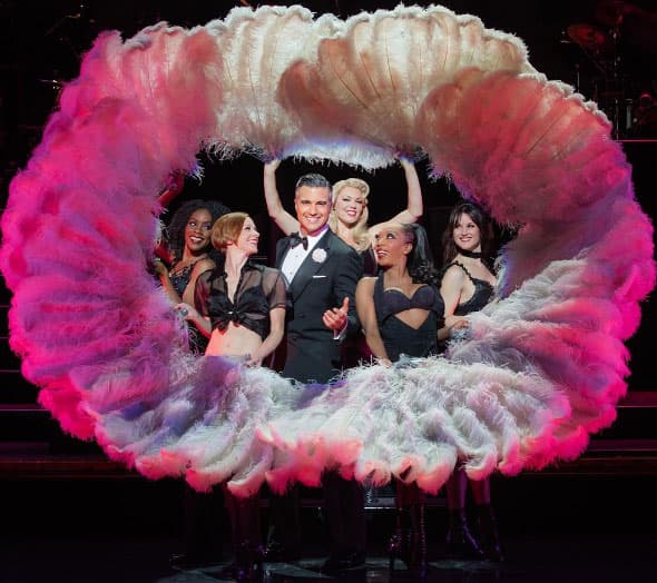 Jaime Camil presumió su foto en el musical clásico de Broadway, 'Chicago', en donde interpretará a Billy Flynn por una corta temporada.
