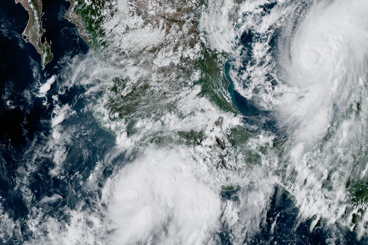 Tres ciclones en el Atlántico y Pacífico mantienen en alerta a las costas de México y Florida: Isaías y Simón tocarán tierra el fin de semana