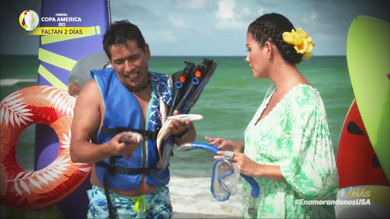 El chileno no dejó de hacerla reír con sus infinitas ocurrencias en la orilla del mar.