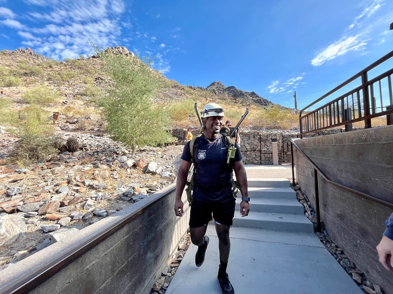 Esta es una de las muchas labores heroicas que realizan los bomberos.