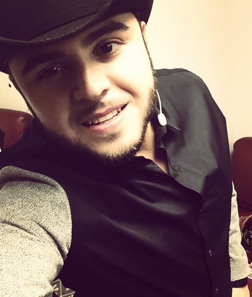 A través de las redes sociales es muy activo y nunca deja de consentir a sus fieles seguidoras.