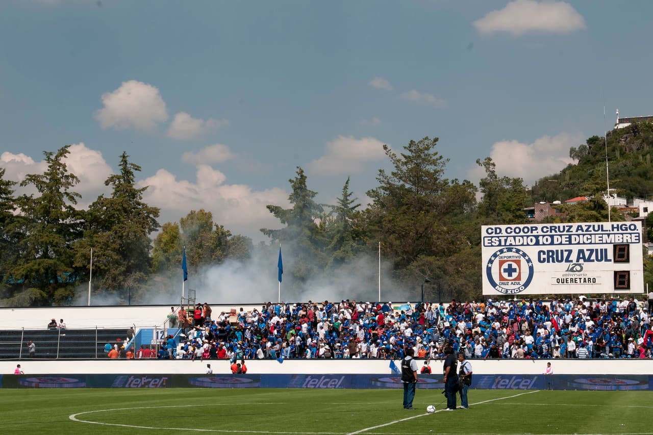 Durante esa batalla que se dio alas afueras del inmueble dejó un saldo de 15 lesionados y tan solo seis detenidos.