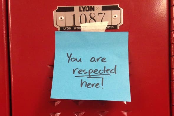 Tras triunfo de Trump, maestros de Chicago sorprenden a sus estudiantes con mensajes de apoyo