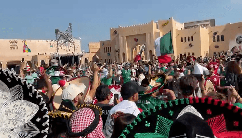 Hoy los fanáticos mexicanos demostraron que no hay distancias que les impida llegar donde esté su equipo.