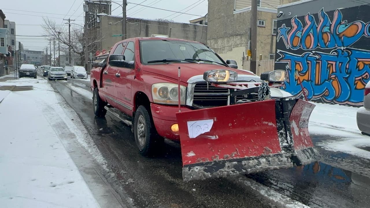 El Tránsito Regional de Pittsburgh reporta retrasos de hasta 20 minutos en rutas de autobuses. Las Escuelas Públicas de Pittsburgh y la Universidad de Virginia Occidental cancelaron clases.
