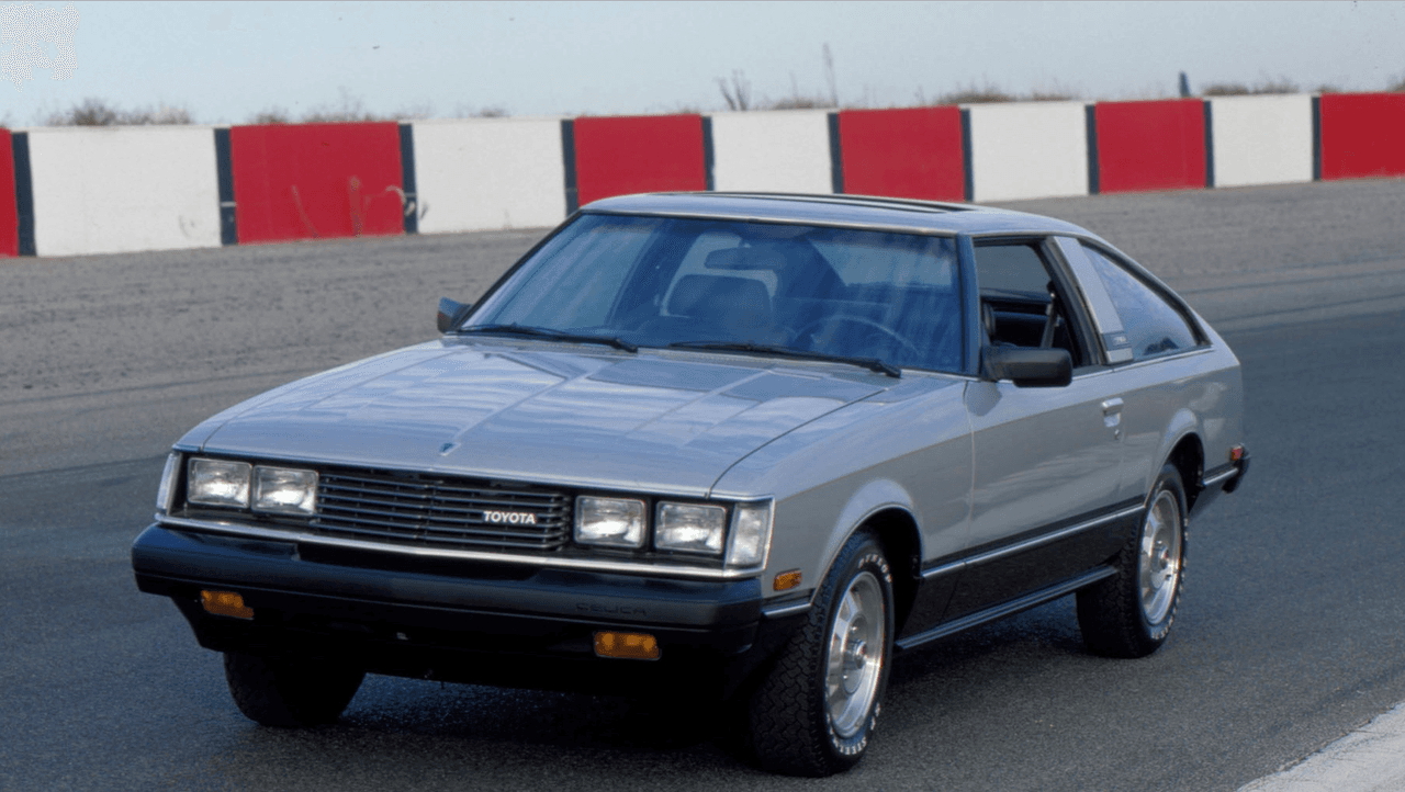 El primer Toyota Celica Supra usaba un motor de 6 cilindros en línea de 2.6 litros de desplazamiento que producía 110 caballos de fuerza. El 1980 el desplazamiento fue incrementado a 2.8 litros y la potencia a 166 caballos de fuerza. Las transmisiones eran manuales de 5 velocidades y automáticas de 4 velocidades.
<br>