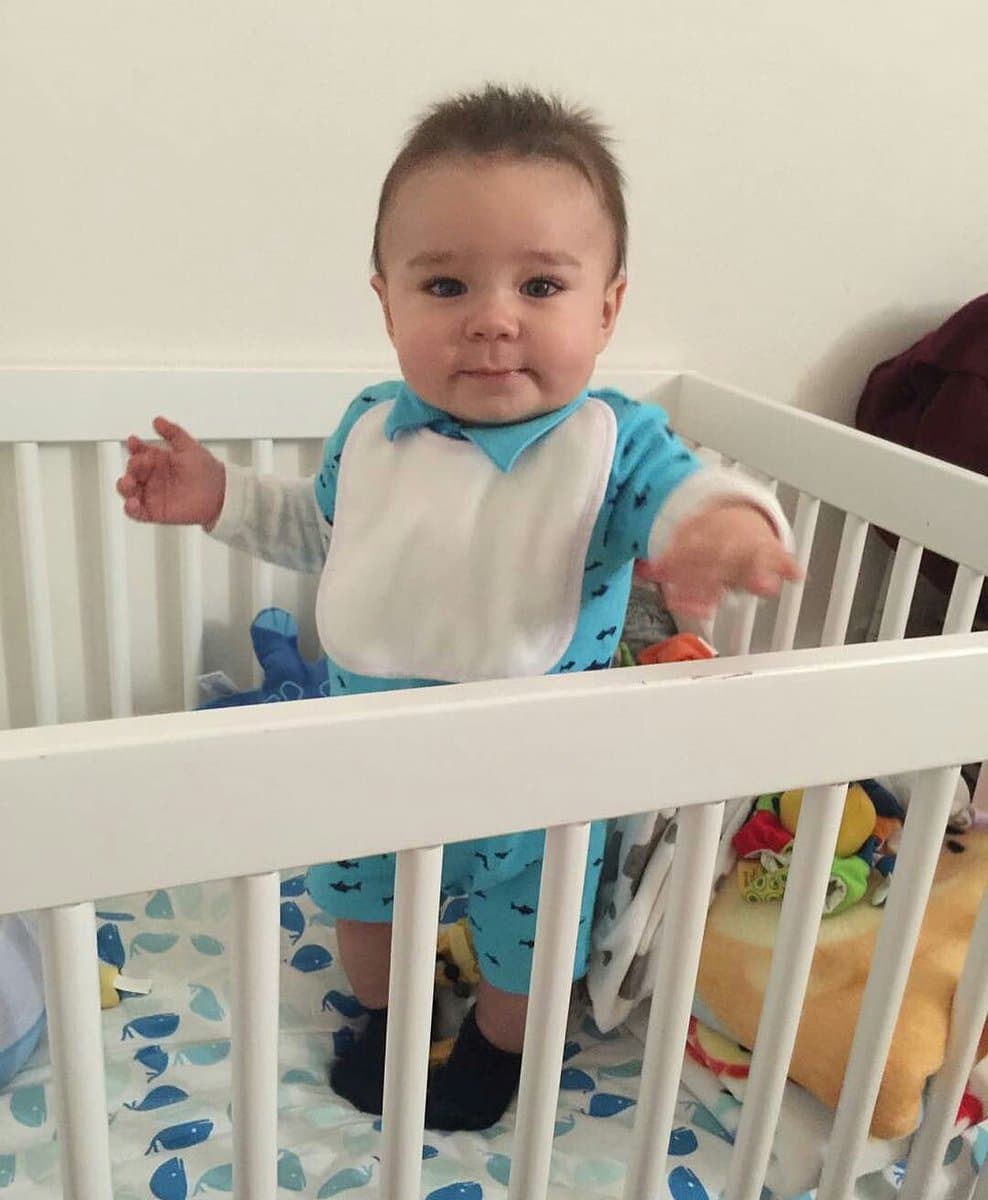 Esos ojos sólo pueden ser de Diego Ornellas Díaz, hijo de
<b><a href="http://www.univision.com/temas/marcus-ornellas">Marcus Ornellas</a></b> y
<b><a href="http://www.univision.com/temas/ariadne-diaz">Ariadne Díaz</a></b>, quienes no han tenido ningún problema en compartir decenas de imágenes de su bebé, haciéndonos testigos del crecimiento de este pequeño.