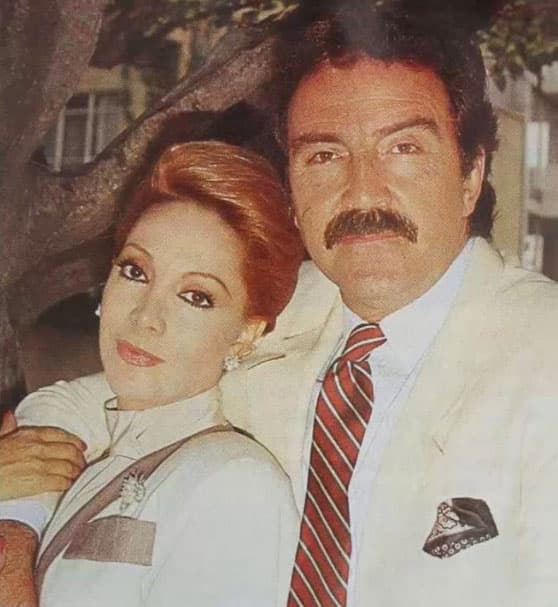 Pedro Armendáriz Jr. tuvo una larga trayectoria en el cine, teatro y televisión. Participó en más de 20 telenovelas, siendo 'Hermanos coraje' su primera aparición en el género en 1972. En 1988 protagonizó 'Nuevo amanecer' al lado de Jacqueline Andere.