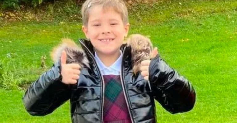 Mamá permite que su hijo lleve falda a la escuela