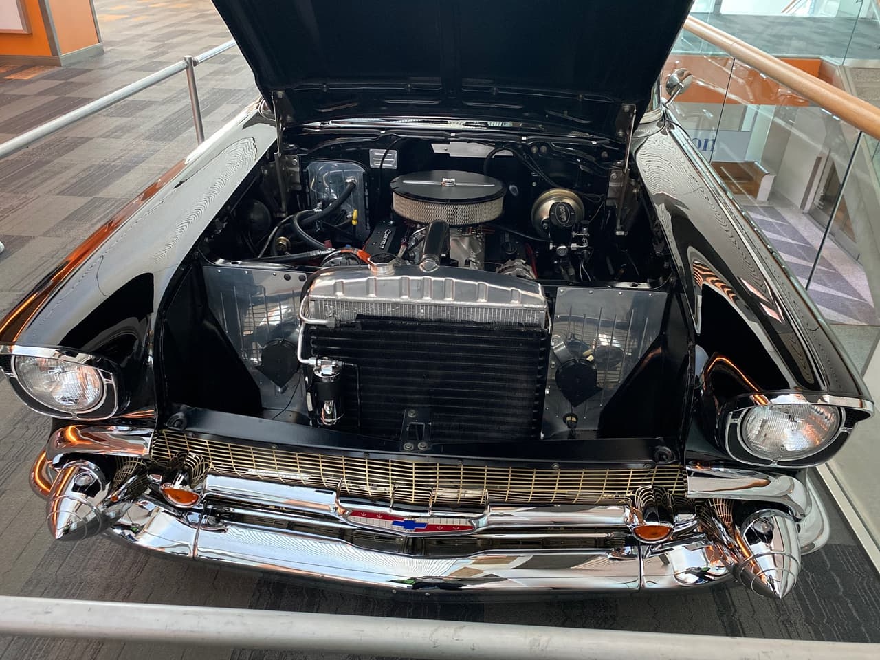 Quienes nunca tuvieron la oportunidad de ver la máquina de uno de estos automóviles clásicos, el Auto Show es una buena oportunidad. Un gran constraste de ingeniería en comparación con los motores de los vehículos más modernos.