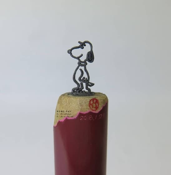 Claro que el taiwanés también encuentra dificultad en su arte, pues lo elabora en el grafito que contienen las puntas de los lápices. Todo lo talla a mano, valiéndose de su paciencia y pulso.