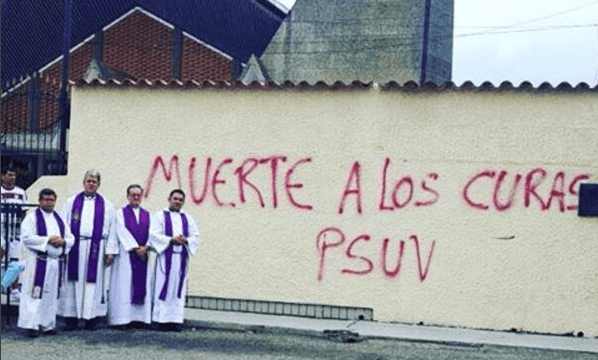 Ataques a curas y saboteo de misas: en Venezuela ni la iglesia se libra de la violencia en Semana Santa