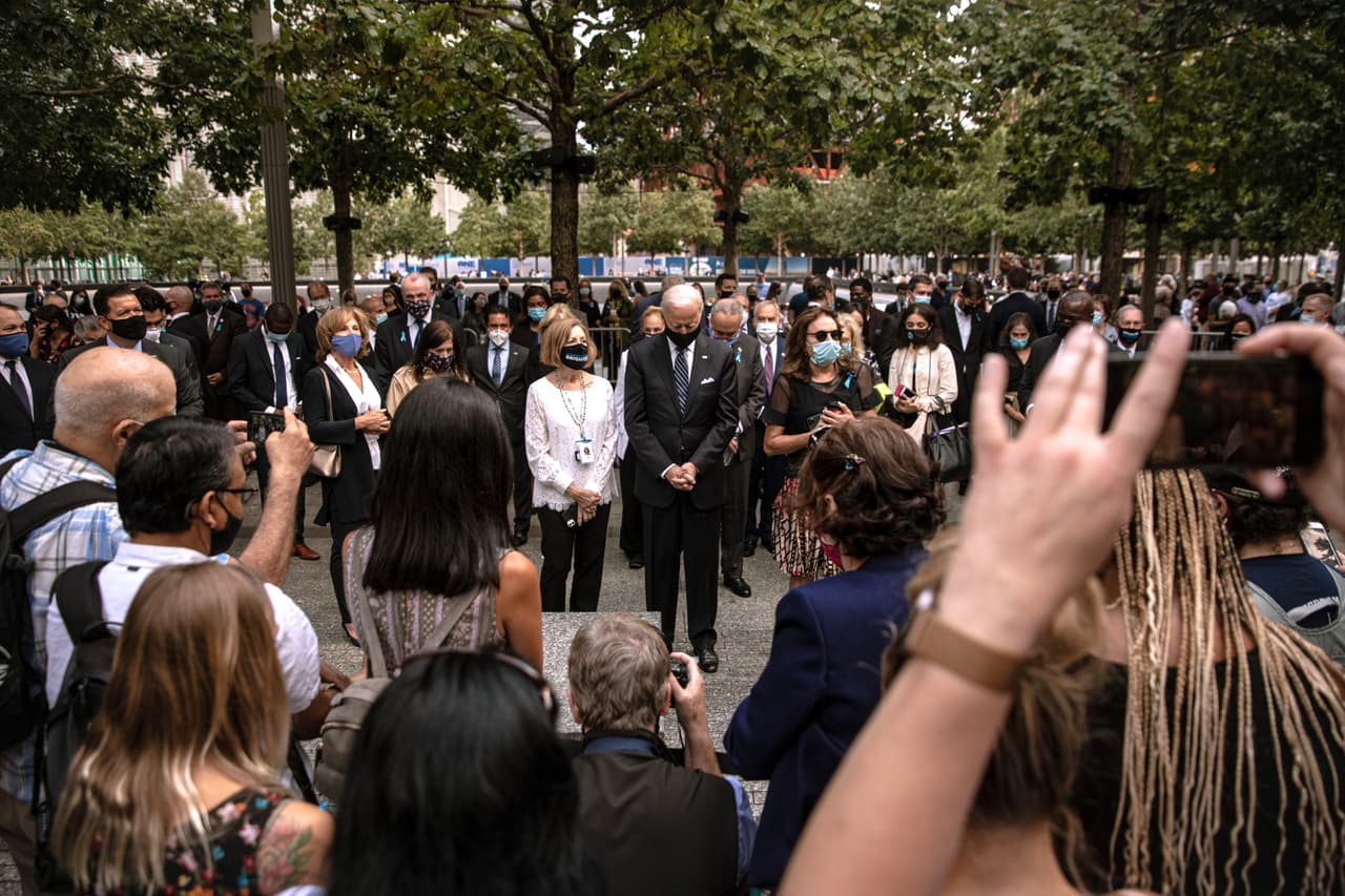 El candidato presidencial demócrata Joe Biden presencia la conmeoración de los ataques terroristas del 2001, el 11 de spetiembre del 2020 en Nueva York.