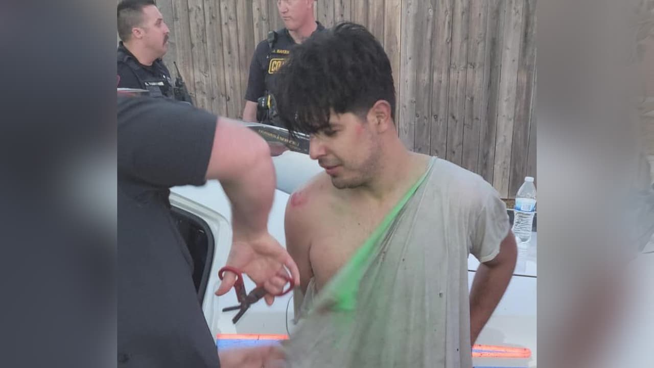 Patiño está acusado de provocar dos incendios, agresión contra un familiar, violación de una orden de protección y amenaza terrorista. En total se le
<b>fijó fianza de $4.5 millones.</b>