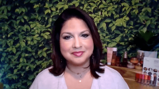 Tanya Cruz, entrenadora de tratamiento y maquillaje, asegura que los talleres que ofrecen brindan herramientas valiosas al paciente para enfrentar sus tratamientos contra el cáncer de mejor manera
<br>