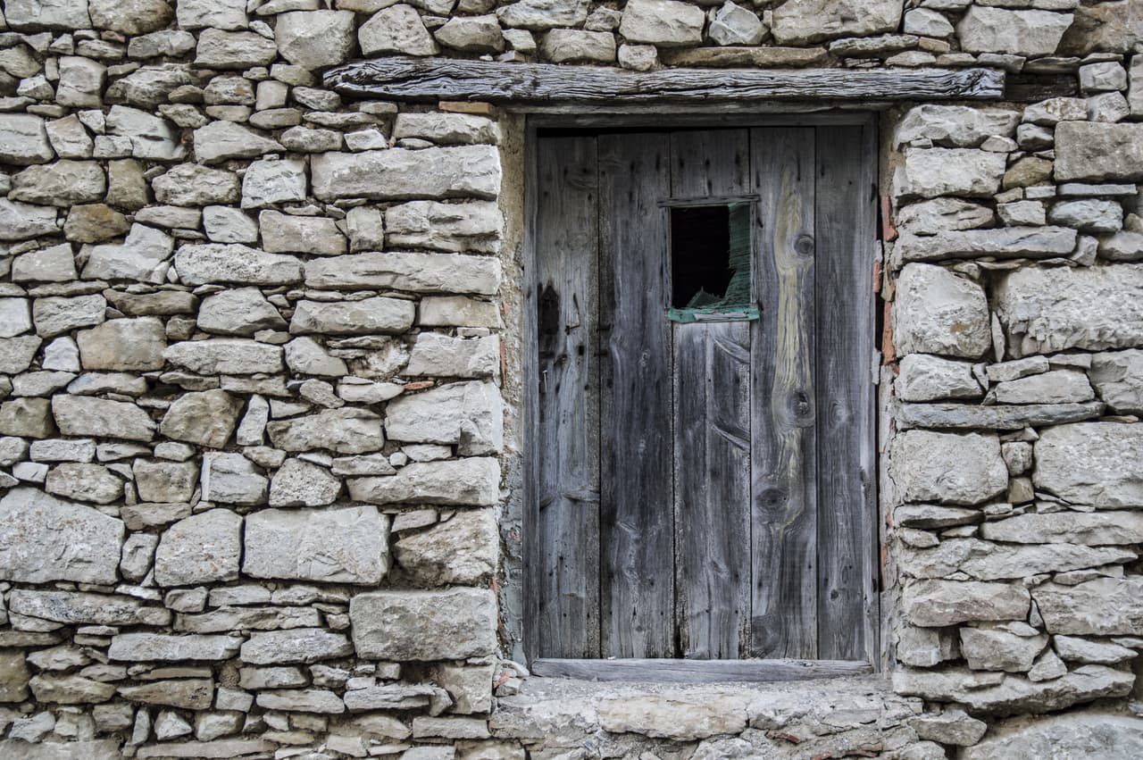 ¿Qué sucede cuando un planeta está retrógrado? Un planeta retrógrado no es ninguna desgracia, ni vaticina nada negativo, simplemente indica una dilación de su acción, un retardo o el aviso para ser más conscientes y evitar complicaciones.