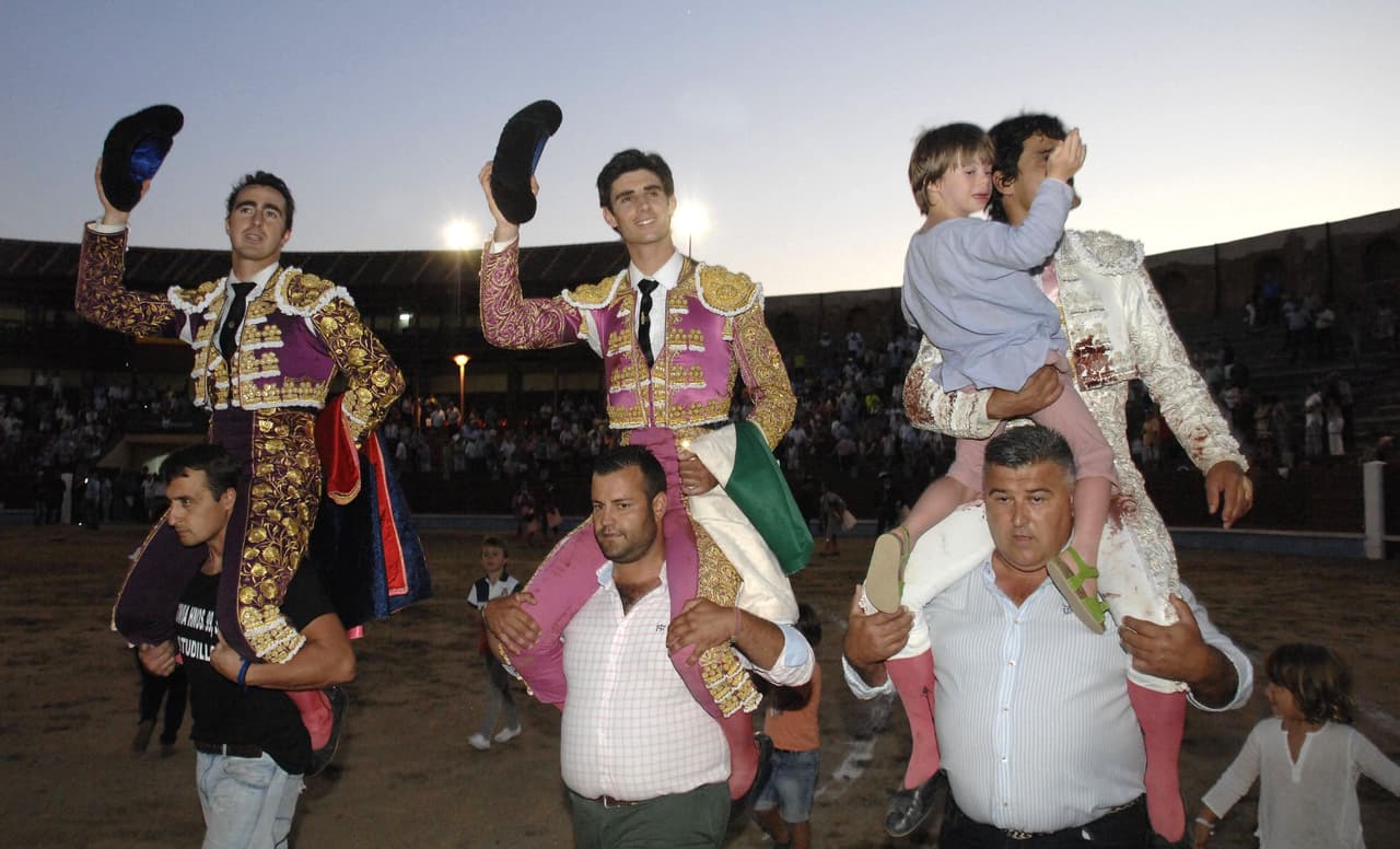 Hace unas semanas Colate despertó controversia por llevar a Nico a los toros.