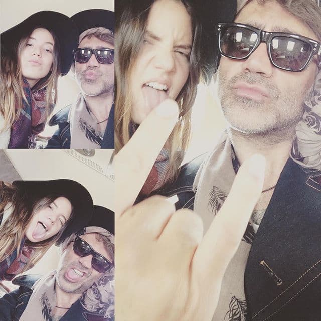 A pesar de su apretada agenda de trabajo, Alejandro se da tiempo para compartir tiempo de calidad con sus hijos.