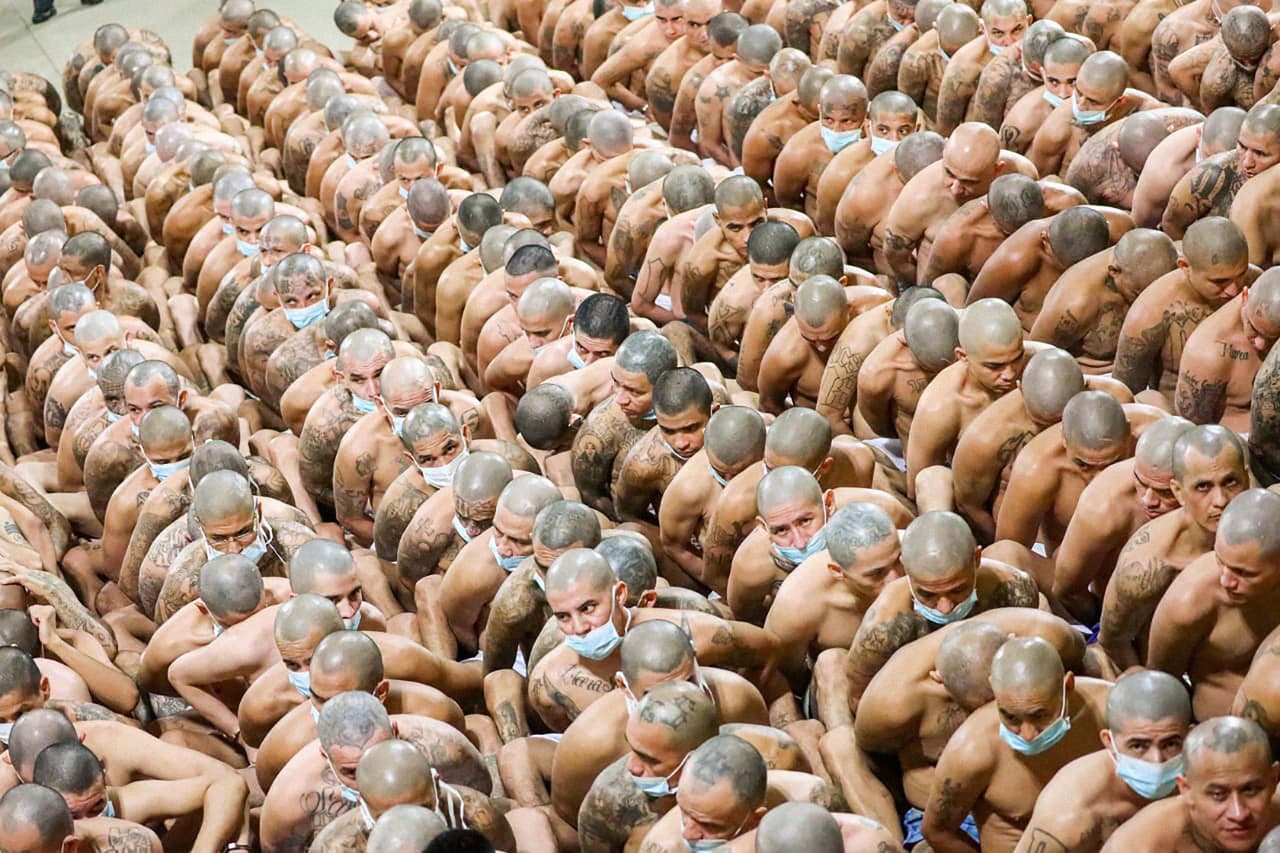 El presidente de El Salvador, Nayib Bukele, pide extender el mandato de emergencia que le permite realizar arrestos arbitrarios