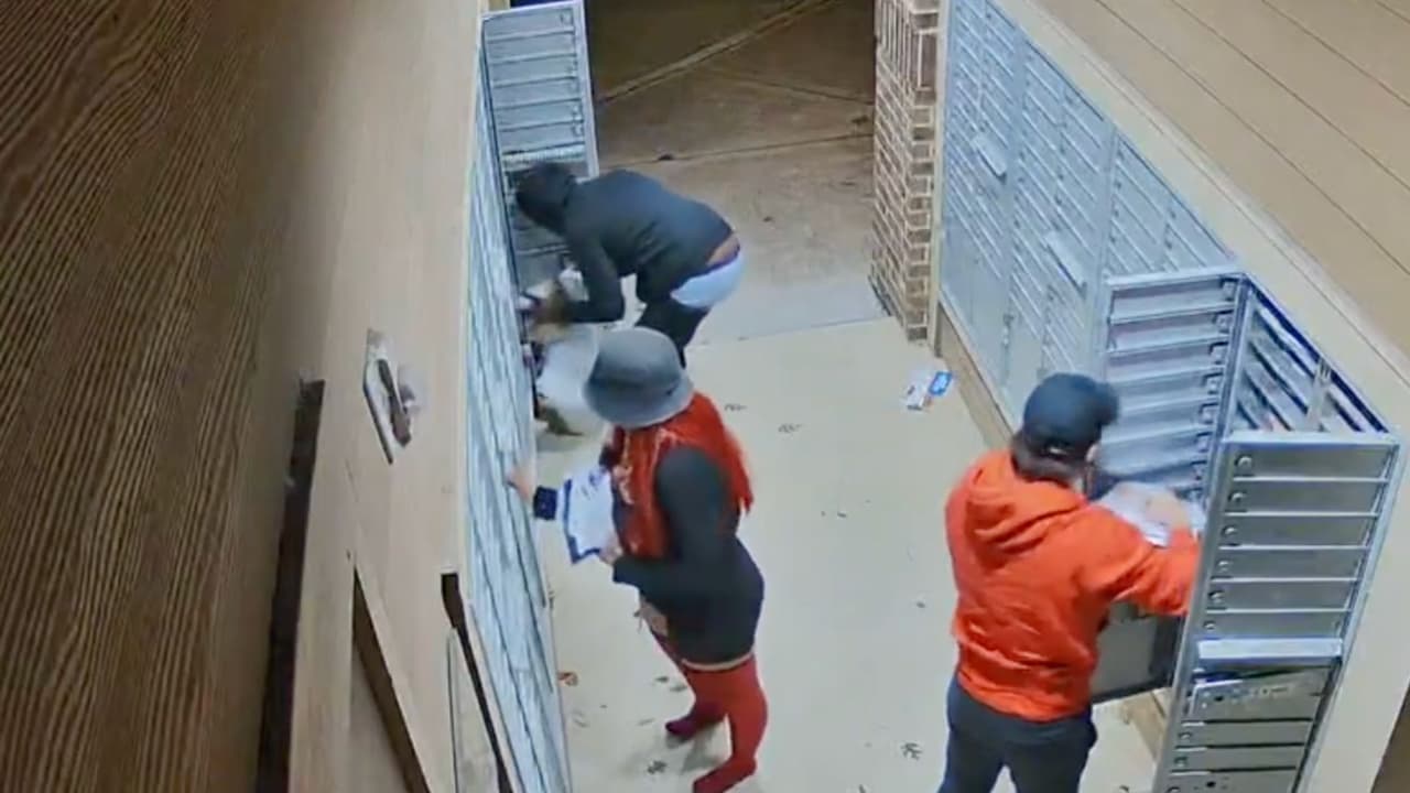 ¿Los has visto?: Ofrecen hasta $100,000 por información de tres sospechosos de robar el correo en Houston