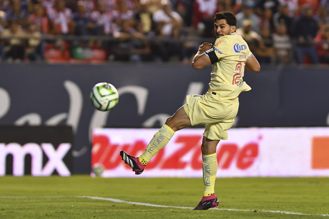 Henry Martín enciende las alarmas por posible lesión en América